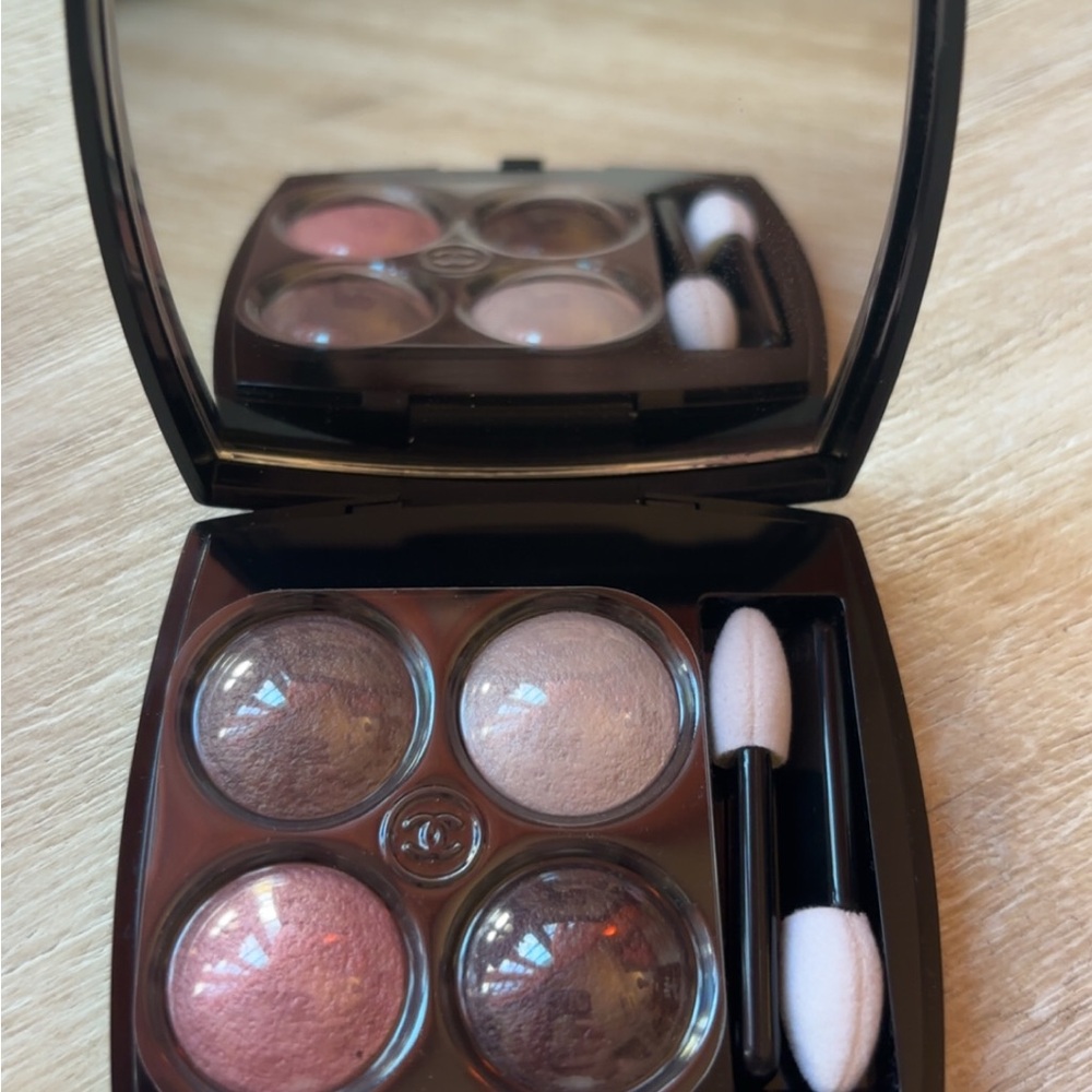 CHANEL LES 4 OMBRES Multi-Effect
Quadra Eyeshadow